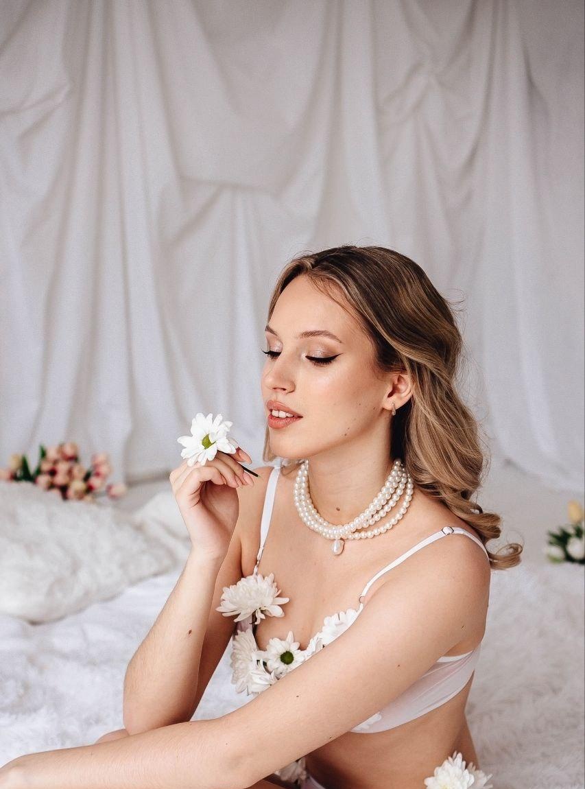 Аня привлекательная девушка из Павловская цена от 7000 руб